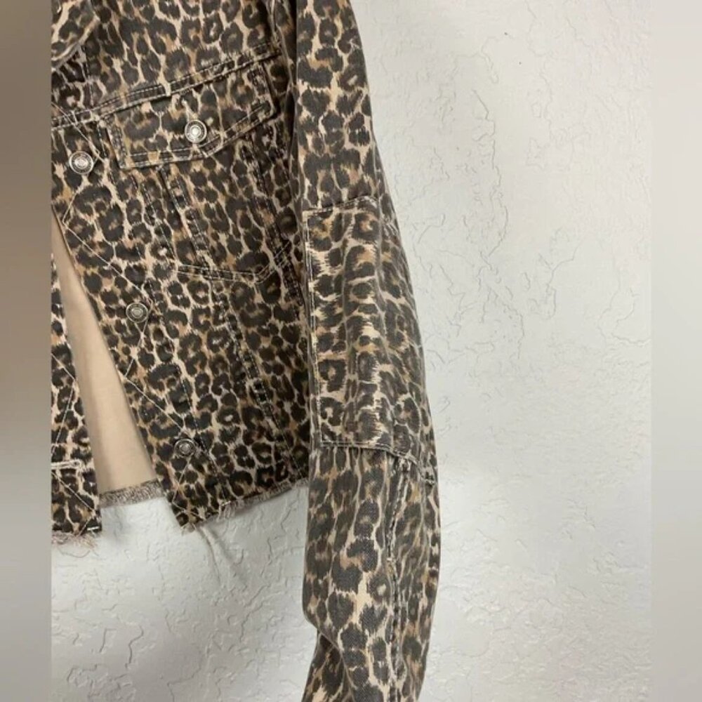 Women’s Free People Cheetah Print Crop Frayed Hem Denim Jacket Size XS - Picture 7 of 9